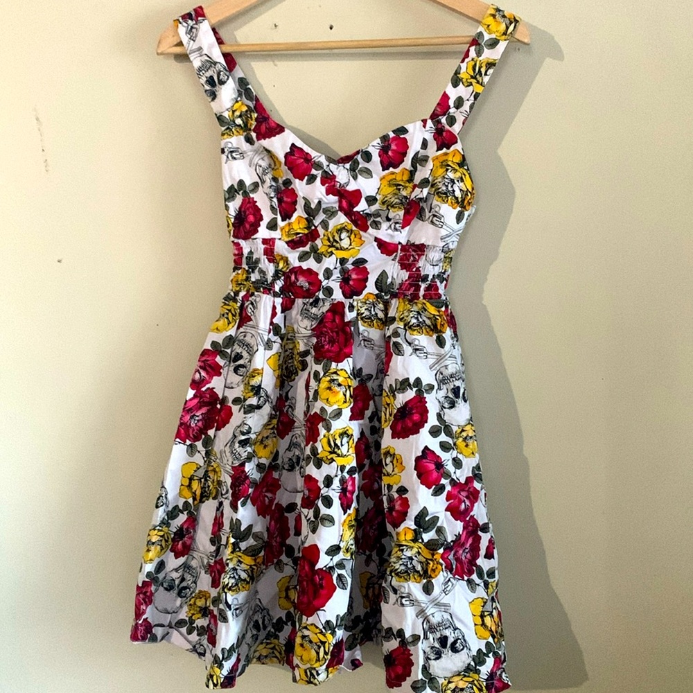 Hot topic skulls roses dress size small